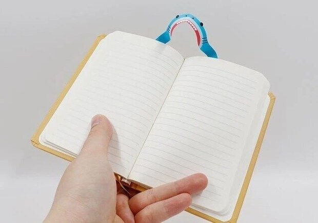 ダイソーのしおりになるO-B013 ポップアップノートマーク サメ 2枚組