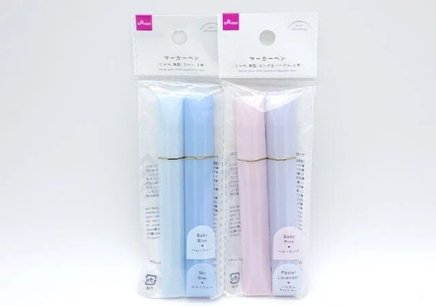 ダイソー マーカーペン(CHM、角型、ブルー、2本) マーカーペン(CHM、角型、ピンク&パープル、2本) ダイソーのマーカーペン(CHM、角型、ブルー、2本)とマーカーペン(CHM、角型、ピンク&パープル、2本)のパッケージ