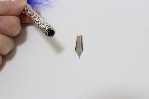 セリア 羽根ペン ペン先 セリアの羽根のペン先