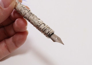 さすがに2度見しちゃったよ…！「映画に出てくるやつじゃん！」高級感がハンパない100均文具