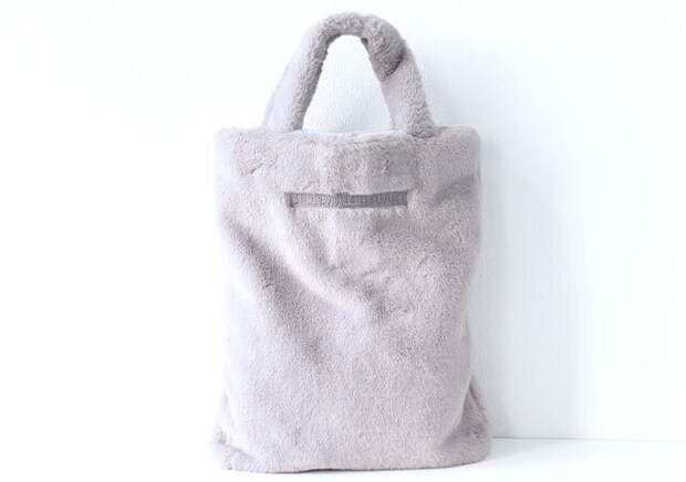 宝島社雑誌付録sweet12月号増刊 otonaSWEETのジルスチュアートのショルダーストラップつき ふわもこファートート1