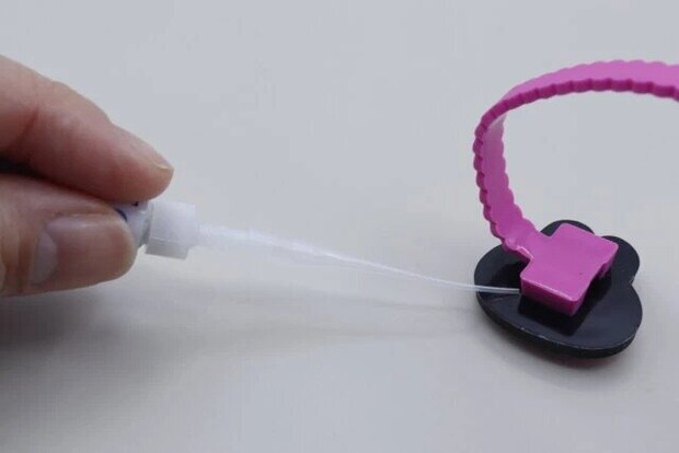 ダイソーのマニアックなアイテム ダイソーの瞬間接着剤用ノズルの使い方