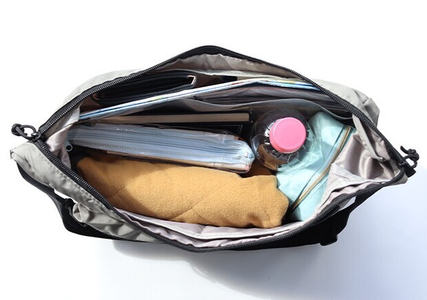 宝島社雑誌付録モノマックス12月号のキャプテンスタッグの便利な外ポケット付き！ショルダーバッグ8