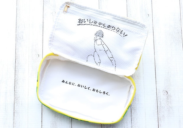 きのこの山パッケージ再現ポーチ中身