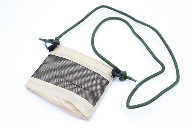 ショルダーになる折りたたみショッピングバッグ ショルダー使用時 ショルダーになる折りたたみショッピングバッグ ショルダー使用時