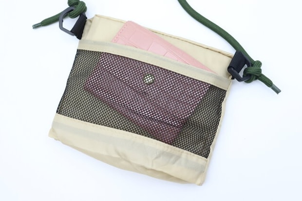 ショルダーになる折りたたみショッピングバッグ ポケット ショルダーになる折りたたみショッピングバッグ ポケット