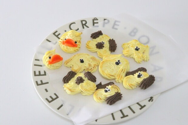 セリア クリームしぼり袋 小 口金付 エンジェルクレイ ホワイト セリアのクリームしぼり袋 小 口金付とエンジェルクレイ ホワイトを使用したクッキー型