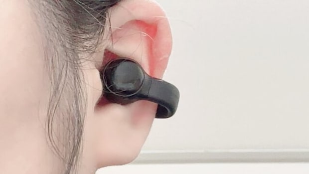 ダイソーのイヤピタッ 完全ワイヤレスステレオイヤホンの装着例3