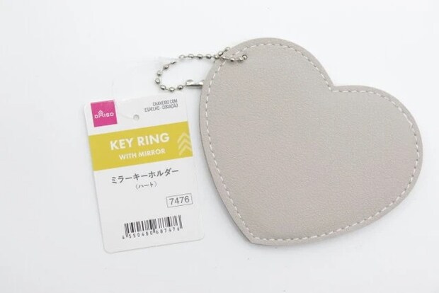 ダイソー ミラーキーホルダー(ハート) ダイソーのミラーキーホルダー(ハート)のパッケージ