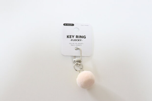 ダイソー フロッキーキーホルダー ひよこ、にわとり ダイソーのフロッキーキーホルダー ひよこ、にわとりのパッケージ