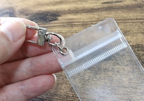 セリアのコレで解決した！持て余してるアレを可愛く活用できる♡ミニポーチみたいなキーホルダー