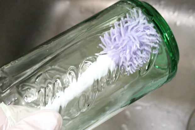 底洗いブラシ（コップ用）　使用例