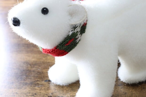 ダイソー アニマルオブジェ(ホワイト) ダイソーのチェックのマフラーを付けたアニマルオブジェ(ホワイト)