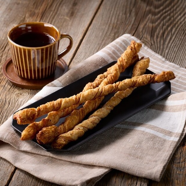 シャトレーゼ ダッチーズ ~オランダ産チーズのパイ~ シャトレーゼ ダッチーズ ~オランダ産チーズのパイ~