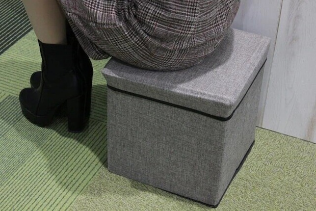 ダイソーの500円便利グッズ ダイソーの椅子になる収納スツール 無地