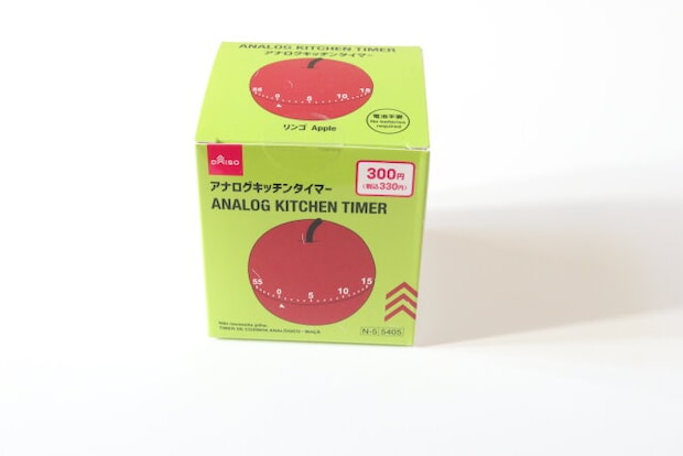 ダイソーのアナログキッチンタイマー（リンゴ）のパッケージ