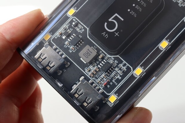 スケルトンデザイン モバイルバッテリー 5000mAh　デザイン