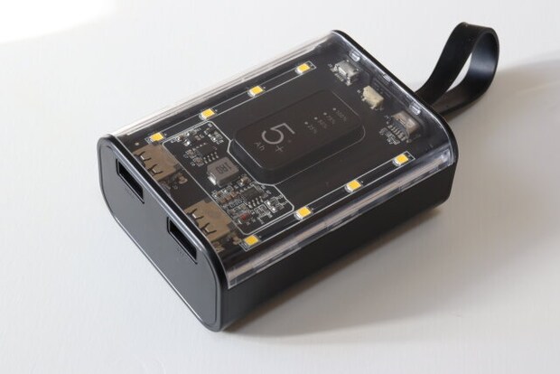 スケルトンデザイン モバイルバッテリー 5000mAh