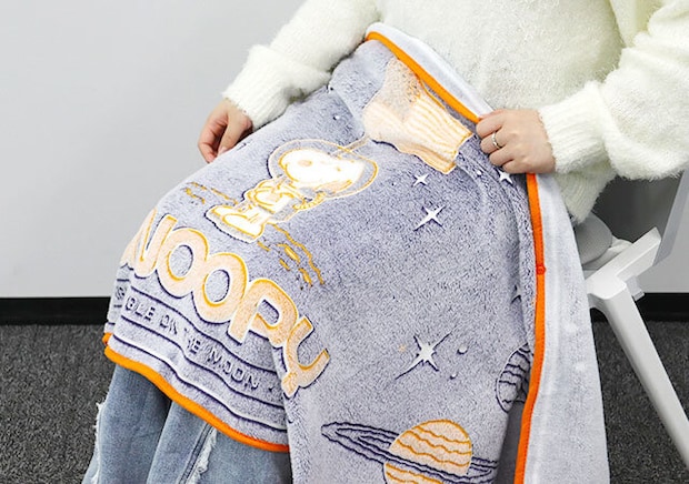 宝島社雑誌付録モノマスター2026年1月号増刊のスヌーピーデザインの光るBIGブランケット5