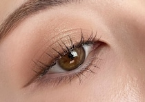 老け見えの元凶はコレ！アイシャドウの選び方と塗り方見直しガイド