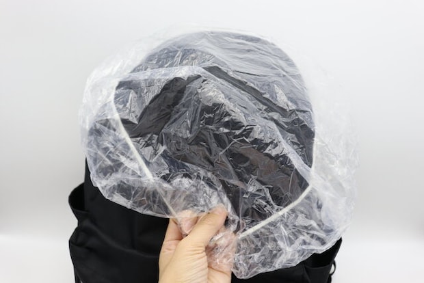 ダイソー 携帯用簡易レインバッグカバー(リュックサック用) ダイソーの便利な携帯用簡易レインバッグカバー(リュックサック用)