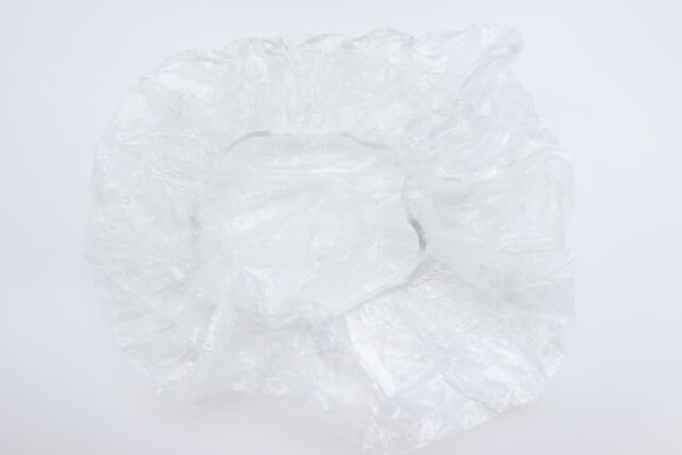 ダイソーの携帯用簡易レインバッグカバー（リュックサック用）のビジュアル