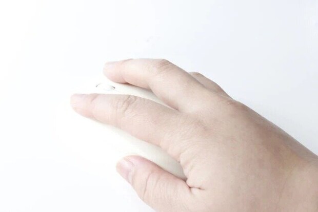 ダイソーのホワイトカラーの電池残量がわかる無線マウス（3ボタン）