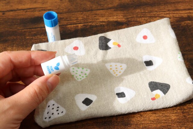 セリア リフレッシュスティック セリアのリフレッシュスティックはハンカチやマスクに垂らして使う