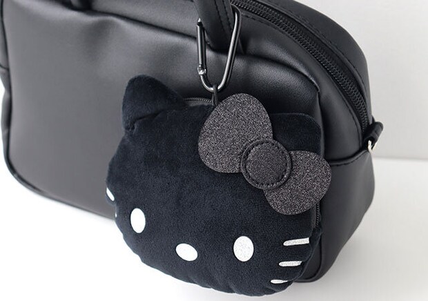 ふわふわフェイスポーチカラビナ付き