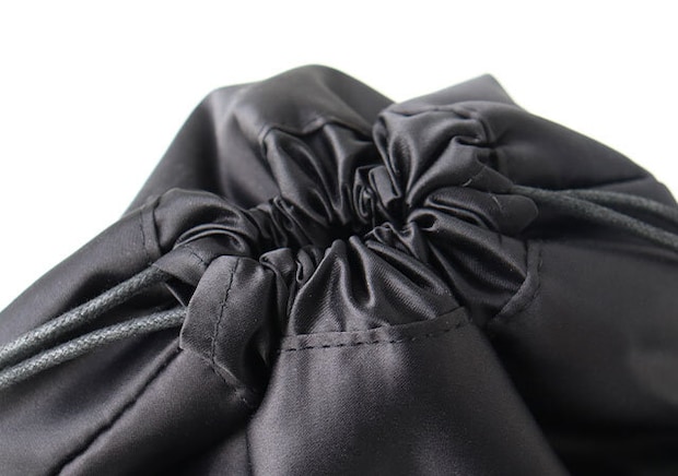 ハローキティフェイス巾着ポーチサテン黒