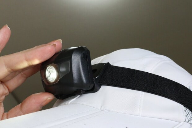 モーションセンサー付ヘッドライト　角度調整