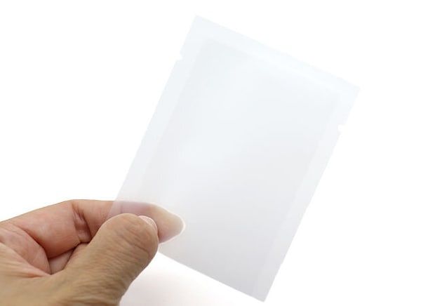 ダイソー トラベル用 パウチ容器 10ml 20P 熱圧着 サイズ感 ダイソー トラベル用 パウチ容器 10ml 20P 熱圧着 サイズ感