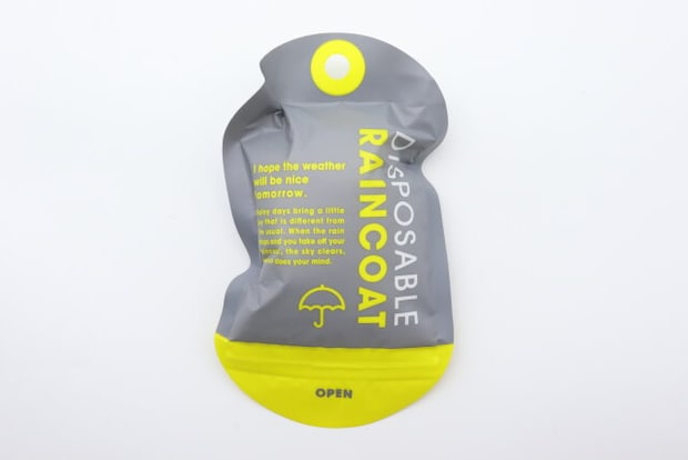 セリア ケース付きレインコート 大人用 セリアのケース付きレインコート 大人用のパッケージのデザイン
