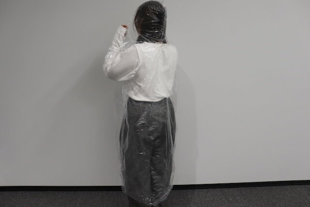 セリア ケース付きレインコート 大人用 セリアのケース付きレインコート 大人用は被って着用する