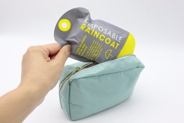 セリア ケース付きレインコート 大人用 セリアのケース付きレインコート 大人用は持ち運びに便利