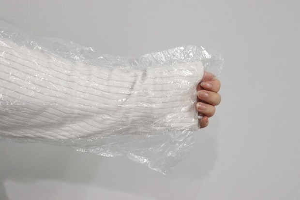 セリア ケース付きレインコート 大人用 セリアのケース付きレインコート 大人用は袖が長め