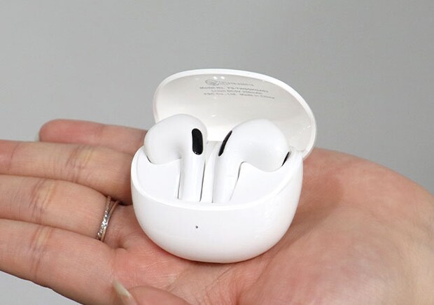 インナーイヤー型完全ワイヤレスステレオイヤホン(ホワイト) ケースのサイズ感 インナーイヤー型完全ワイヤレスステレオイヤホン(ホワイト) ケースのサイズ感