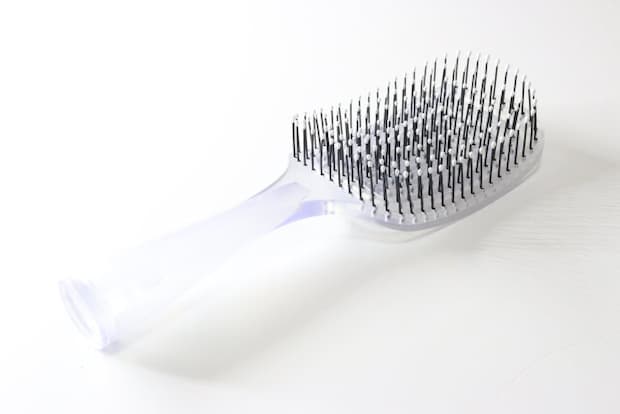 立てられる乾きやすいブローブラシ