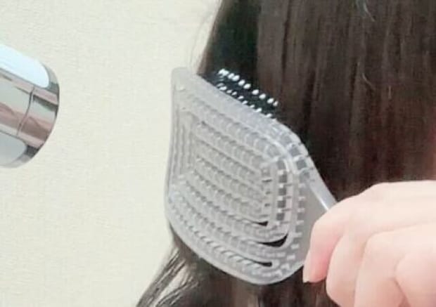 立てられる乾きやすいブローブラシ　使用例