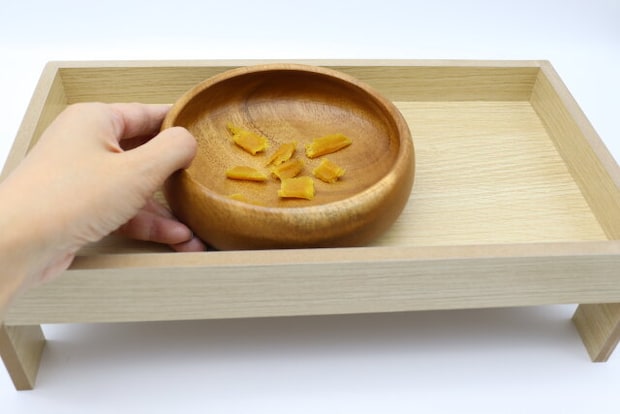 ダイソー ペット用テーブル ダイソーのペット用テーブルはフェイクグリーンの台や小物のディスプレイにおすすめ