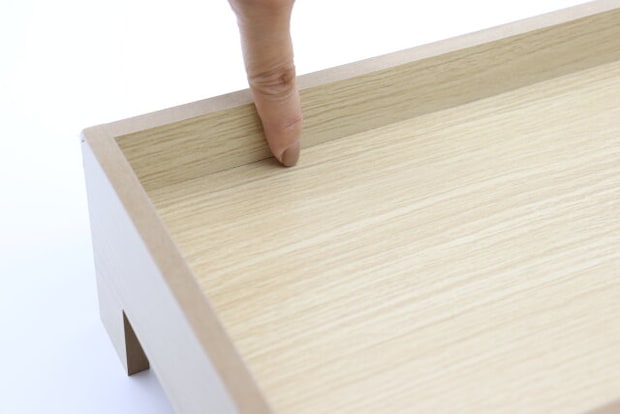 ダイソー ペット用テーブル ダイソーのペット用テーブルはフチに高さがあり物が落ちにくい