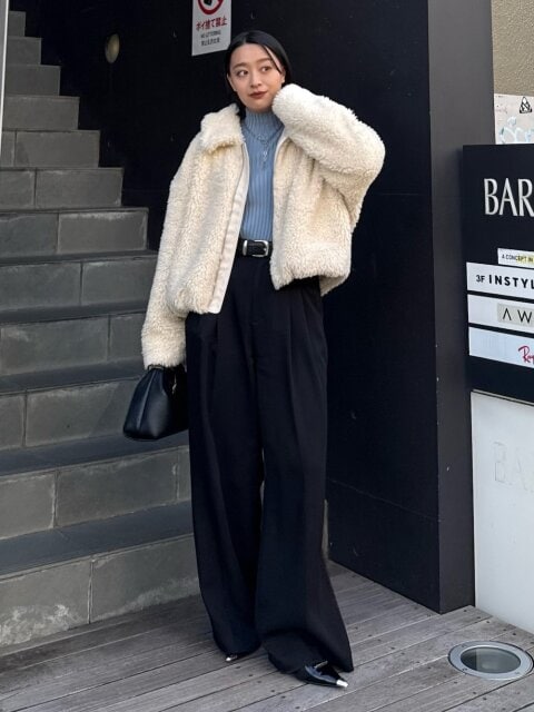 白ボアブルゾンコーデ 2025冬大人女性白ボアブルゾンコーデ