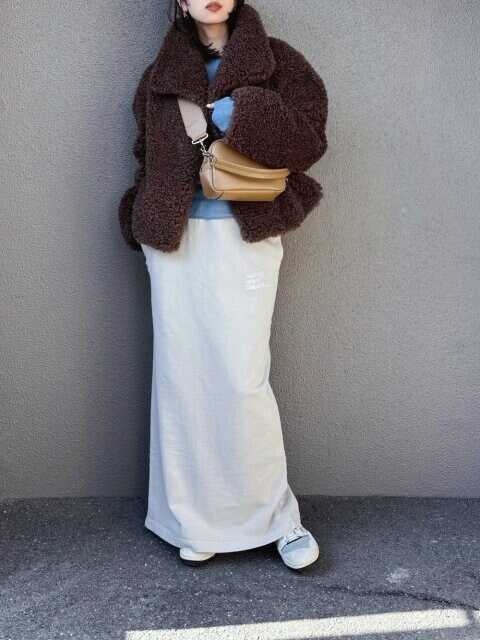 華やかカジュアルコーデ 2025冬大人女性ボアブルゾン華やかカジュアルコーデ