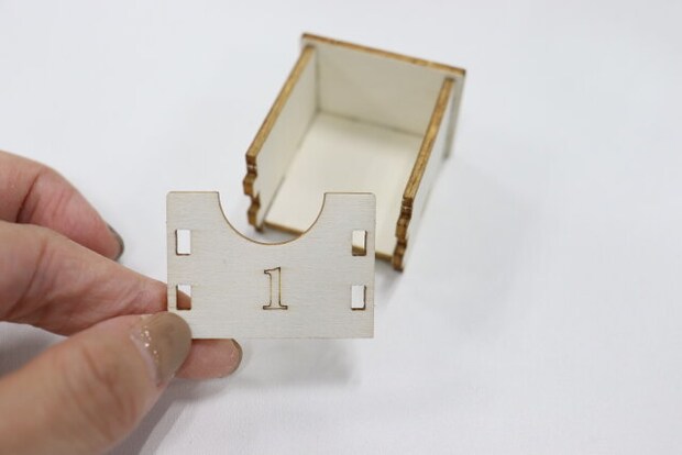 ウッドアドベントカレンダーキット（ハウス型）　組み立て