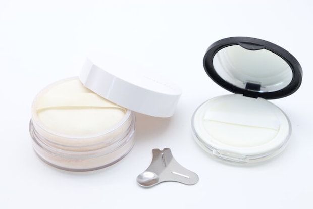 セリアのフェイスパウダー詰め替えツールとコスメ