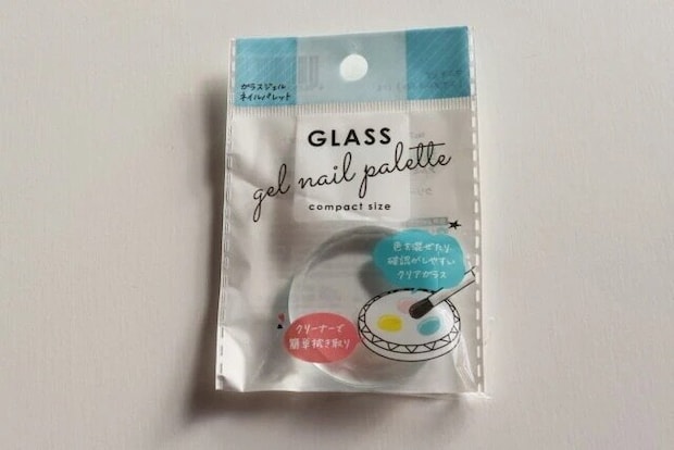 ダイソー　ガラスジェルネイルパレット　　パッケージ