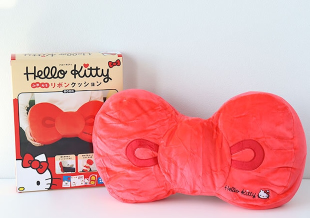 宝島社ムック付録のハローキティふわもちリボンクッション1