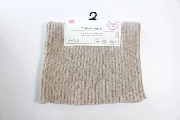 ダイソー　タートルネックウォーマー　パッケージ