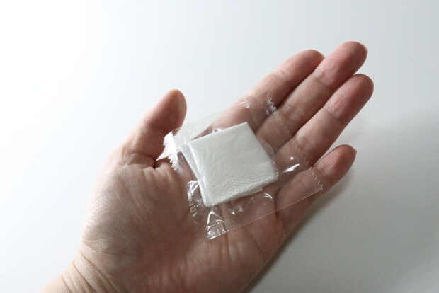 持ち運びやすいポリエチレン手袋 50枚入り 個包装 持ち運びやすいポリエチレン手袋 50枚入り 個包装