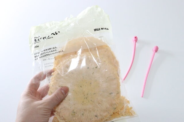 ダイソー 食品保存用バンド 結束タイプ ダイソーの食品保存用バンド 結束タイプは袋を留めるのに便利